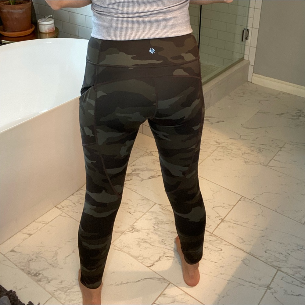 Athleta Camo Contender 7/8 Tight in olive camo - Picture 6 of 9